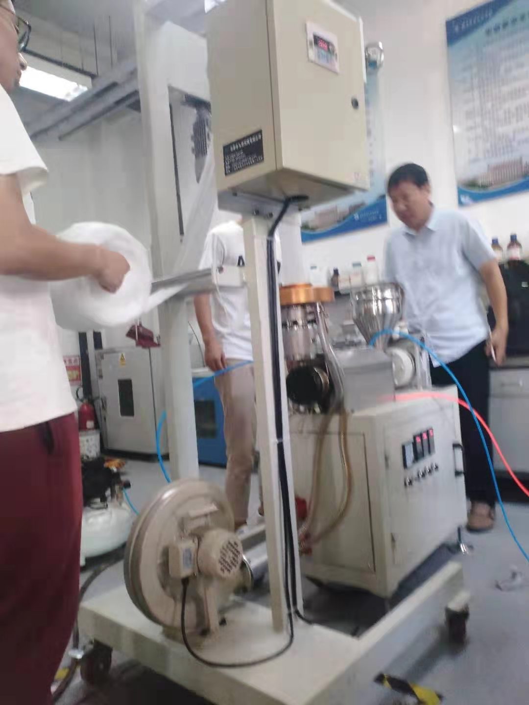 東莞小型吹膜機(jī)多少錢