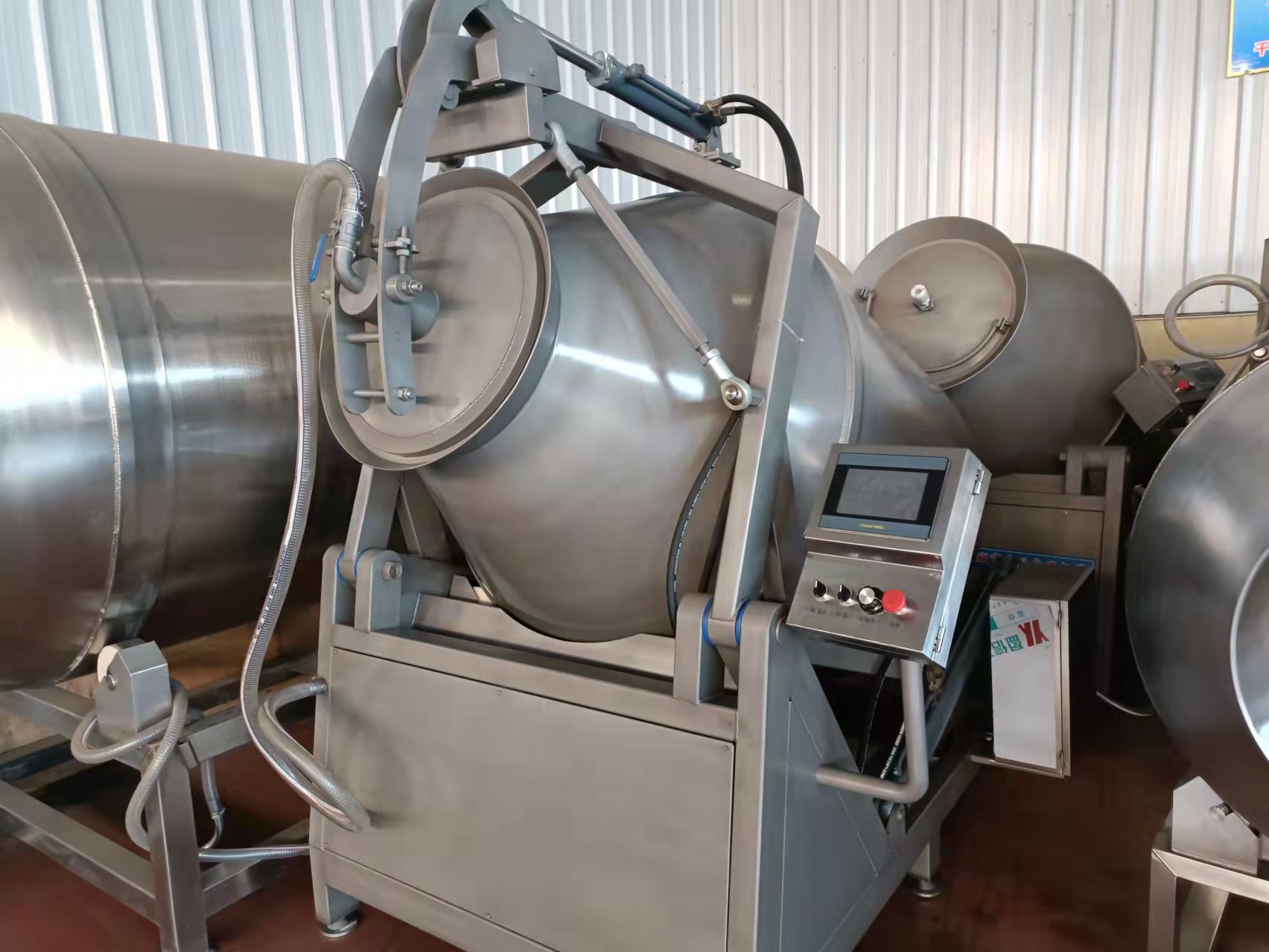 全自動液壓真空滾揉機(jī)138 6364 6772 液壓滾揉機(jī)的好處