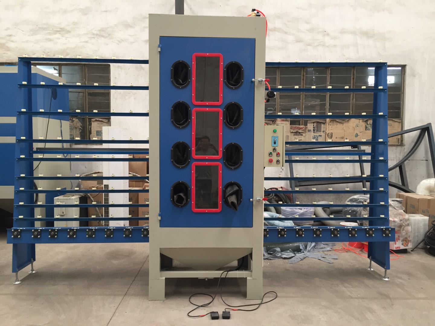 供應東莞智能鏡噴砂機立式全自動玻璃噴砂機